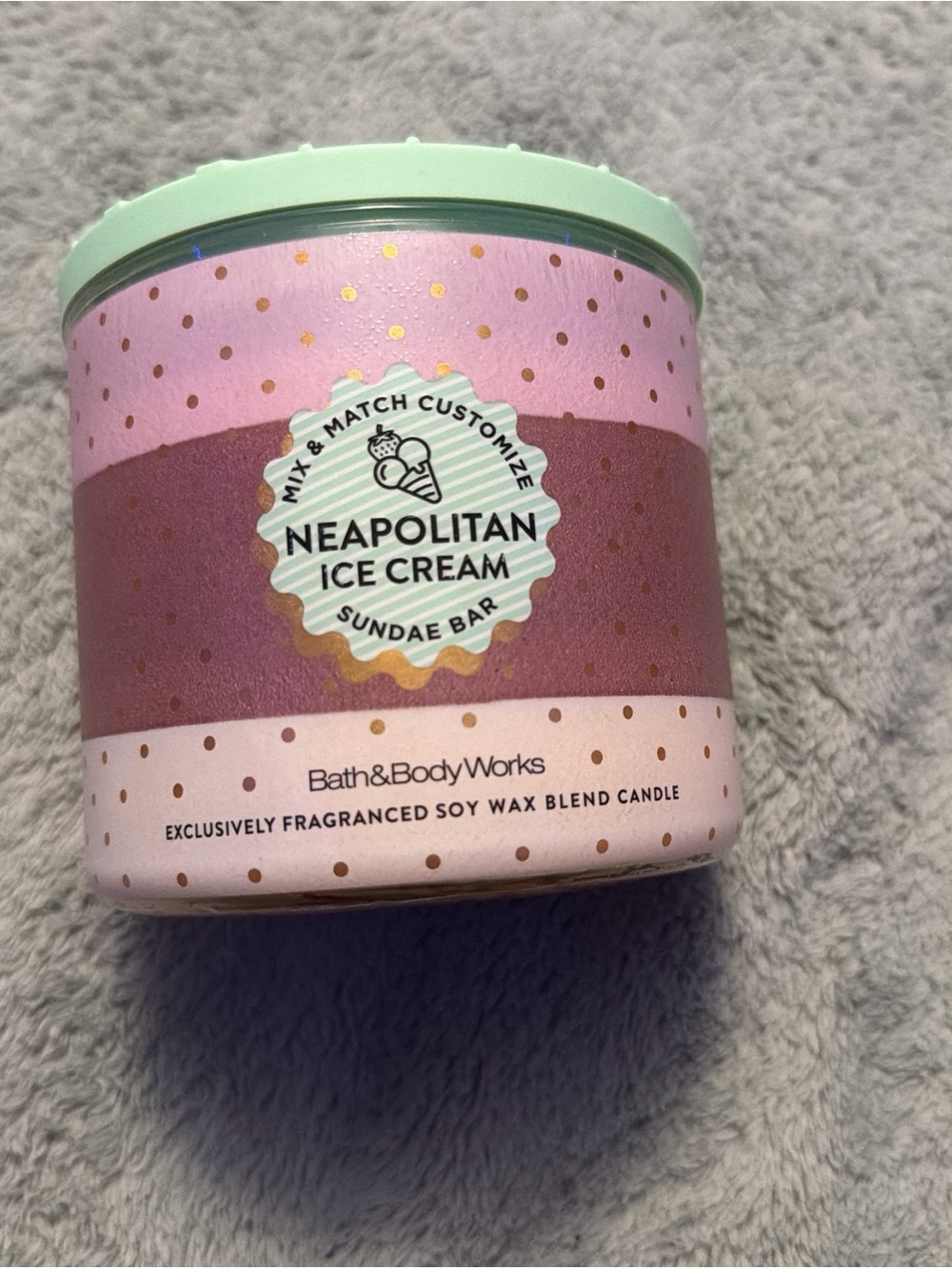 Bath & Body Works candle